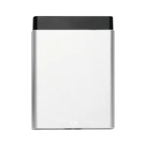 Just Mobile aluCharge ultradünnes USB-Ladegerät in gebürstetem Silber und Schwarz, mit JM-Logo