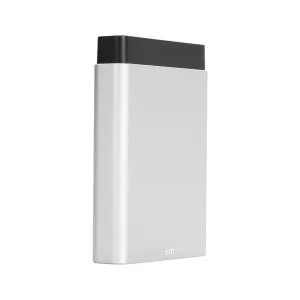 Just Mobile aluCharge schlankes USB-Ladegerät aus Aluminium für vier Geräte, abgebildet in Silber und Schwarz