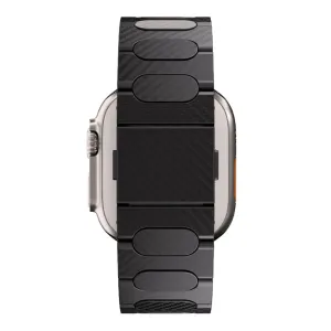 Just Mobile Apple Watch-Armband aus Kohlefaser mit Magnetverschluss, in Schwarz an einem silbernen Uhrengehäuse gezeigt