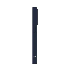 Just Mobile TENC MagSafe-skal i silikon för iPhone 14 Pro i marinblått, visat i smal sidovy med upphöjd knappöppning.