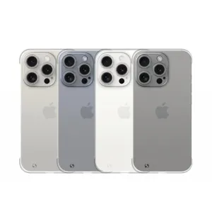 transparente Just Mobile TENC Slim Fit Hülle für das iPhone 15 Pro, gezeigt auf vier Smartphones in verschiedenen Ausführungen