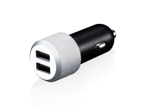 Chargeur de voiture double USB Just Mobile Highway Max avec finitions argentées et deux ports USB sur fond blanc