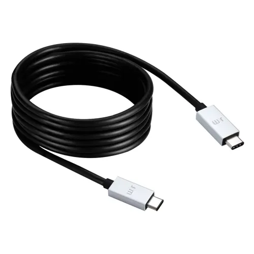 Svart, upprullad USB‑C till USB‑C‑kabel med två USB‑C‑hankontakter och silverfärgade aluminiumhöljen mot en vit bakgrund.