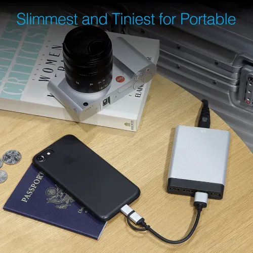 Just Mobile aluCharge USB-laddare med flera portar i silverfärgad aluminium, laddar en smartphone med kabel
