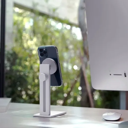 Smartphone-Ständer aus Aluminium mit runder Metallplatte, höhenverstellbarer Schiene und breitem Standfuß – hält das Smartphone im Hochformat.