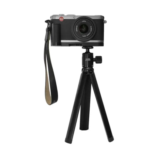 Just Mobile ShutterGrip Tripod i svart, tre ben och kulled med sidoknopp, kameramonterat ovanpå mot vit bakgrund framifrån